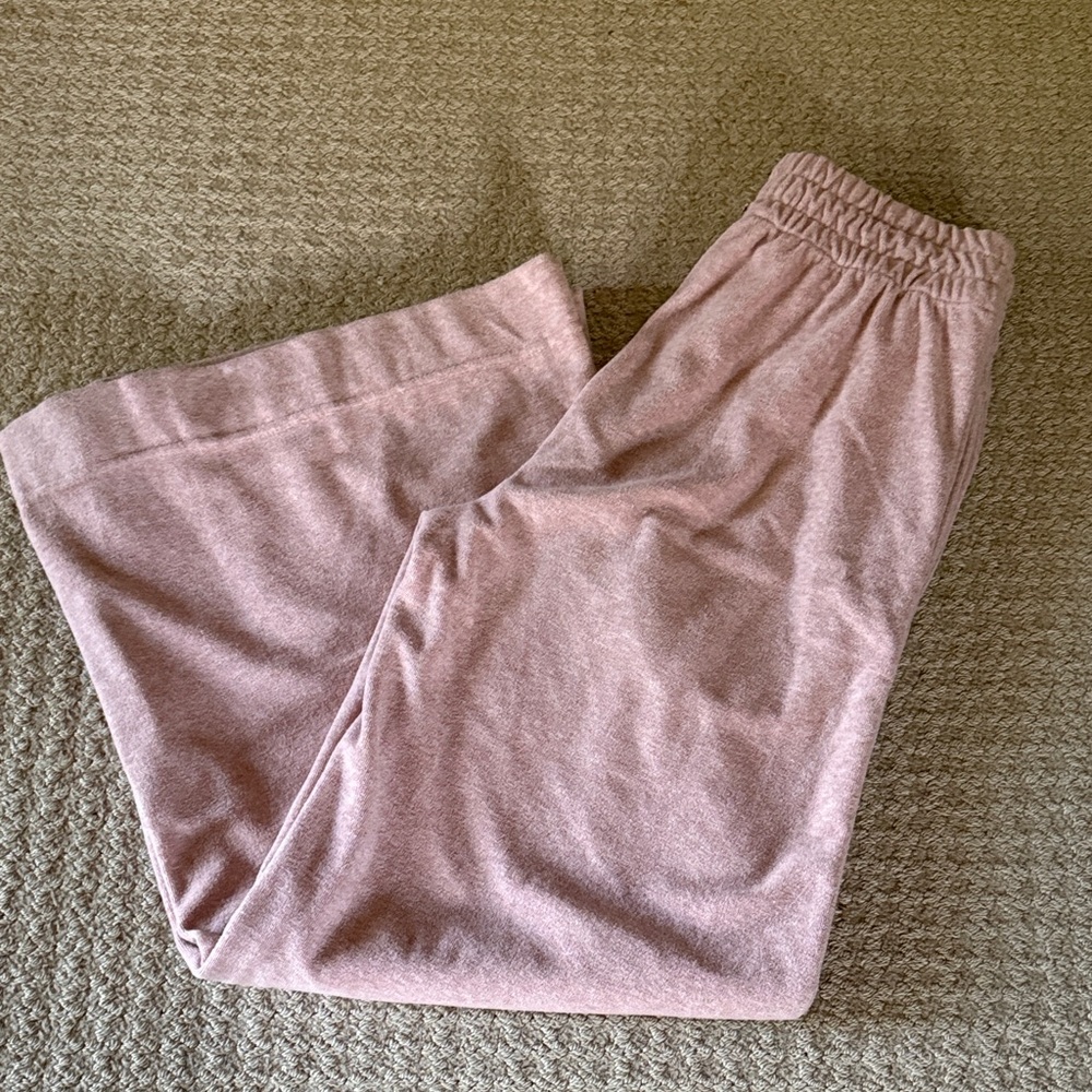 Women’s S light pink velvety wide bottom jogger.